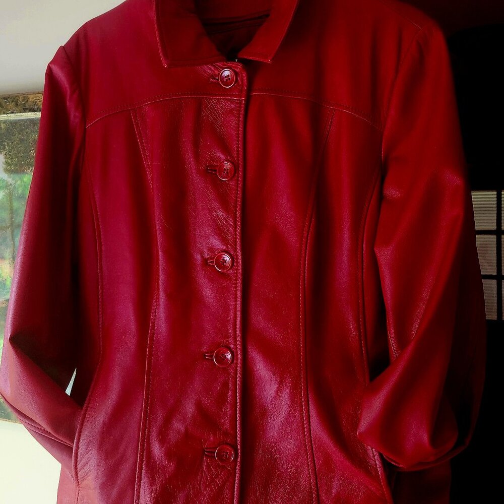 J9  Danier Beautiful desirable soft Red Leather jacket w/removable lining